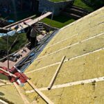 Doplněný tvarově stabilní a bezvadně zhotovitelem zapracovaný tepelný izolant