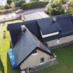 Finální provedení pojistné hydroizolace v různých třídách těsnosti v souvislosti s použitou skládanou pálenou krytinou. Rekonstrukci provedla firma Střechy Hoffmann