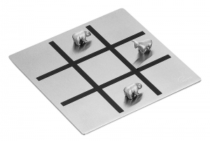 Stolní hra Bull and Bear tic tac toe (Philippi), orientační cena 900 Kč (MOBAX)
