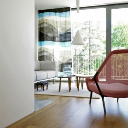 Textilie Joiku (Marimekko), design Aino-Maija Metsola, 100% bavlna, šířka 140 cm, cena 989 Kč/bm (DESIGNOR).