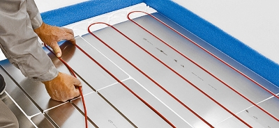 Instalace samoregulačního topného kabelu T2Red do izolační desky T2Reflecta.