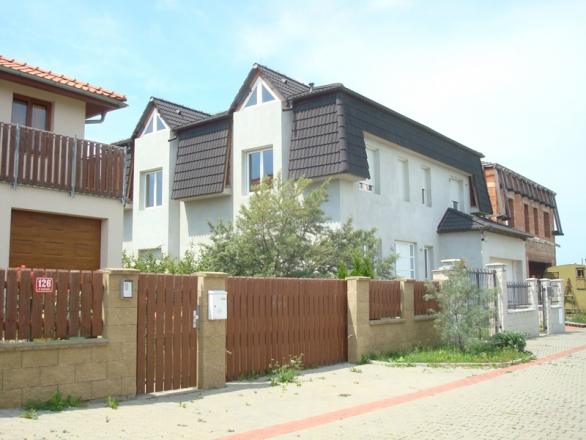 FOTO DNE: Miliónová bytovka