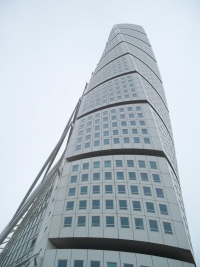 Jeden z divů současného high-tech stylu, věž Turning Torso.