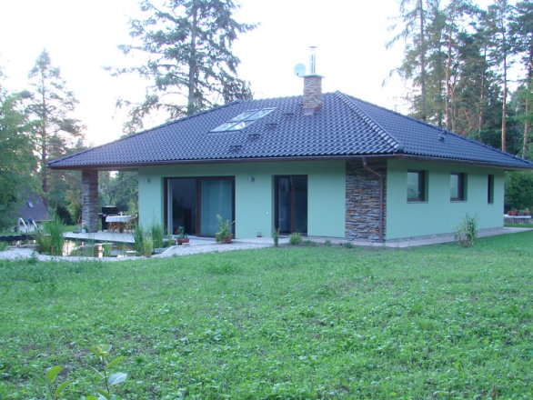 FOTO DNE: Dům v souladu s lesem