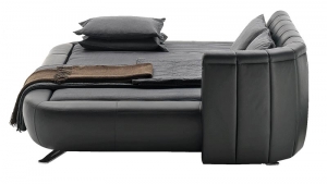 Postel Ds 1164 (De Sede), design Hugo de Ruiter, různá provedení, kůže ve více kategoriích i barvách, cena od 258 030 Kč (ABITARE).