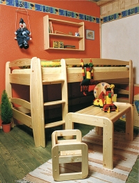 Postel Ella se schůdky, cena 6 500 Kč (GAZEL).
