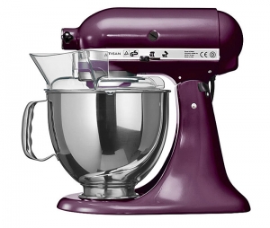 Celokovový robot KitchenAid Artisan SKS150 s 10 rychlostmi a planetárním pohybem hnětacích nástrojů. Cena: 12 095 Kč.