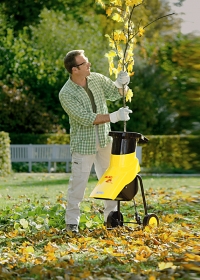 Výkonný nožový drtič Al-Ko New Tec 2500 zvládne drcení větví do průměru 40 mm, příkon má 2 500 W, hmotnost 20 kg. Cena 3 790 Kč.