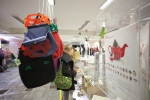 Dostanou tradičně prostor i mladí designéři, kteří nemají ucelenou kolekci.