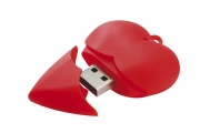 Myš potažená červeným sametem v setu s flashdiskem s kapacitou 1 GB.