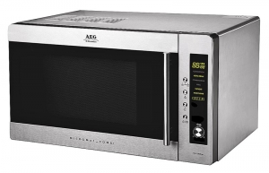 Volně stojící mikrovlnná trouba MCC2580e (AEG – ELECTROLUX) s funkcí grilu, cena 4 990 Kč, ELECTROLUX.