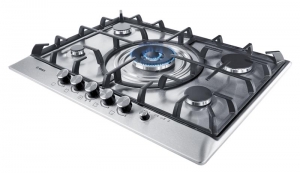 Nerezová plynová deska PCQ 715M905 (BOSCH) má 5 hořáků, z nichž prostřední je určený pro pánev wok, litinové podložky pod hrnce, vysokou bezpečnost zajistí centrální zhasínání všech plotýnek najednou, cena 13 490 Kč, BSH – DOMÁCÍ SPOTŘEBIČE.