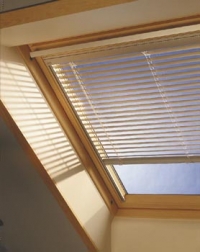 Horizontální žaluzie, firma Velux.