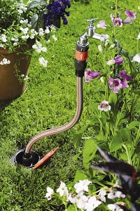 Napojení zásuvky podzemního rozvodu na zahradní kouhout. Napojení zásuvky podzemního rozvodu na zahradní kouhout.