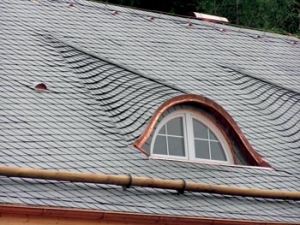Břidlice má vynikající izolační vlastnosti tepelné i akustické, je nehořlavá, rezistentní proti větru, nepropustná proti dešti a sněhu. Břidlice má vynikající izolační vlastnosti tepelné i akustické, je nehořlavá, rezistentní proti větru, nepropustná proti dešti a sněhu.