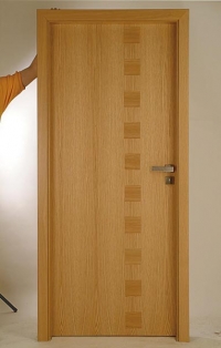 Dveře z kategorie zvukověizolačních (např. Sapeli) nesou speciální dveřní výplň, povrchový plášť ve speciální úpravě, zavěšeny jsou do tří závěsů, mají odpovídající těsnění a dveřní kování. Dveře z kategorie zvukověizolačních (např. Sapeli) nesou speciální dveřní výplň, povrchový plášť ve speciální úpravě, zavěšeny jsou do tří závěsů, mají odpovídající těsnění a dveřní kování.