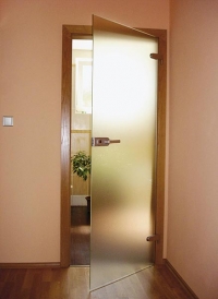 Skleněné interiérové dveře řady INTER-LUX v provedení Satinato (mléčně bílý, celoplošně matovaný design) nabízí firma EUROTRADE IMPORT-EXPORT. základem dveří je tvrzené (kalené) sklo ESG tloušťky 8 mm s leštěnou hranou, které má vysokou mechanickou odolnost proti rozbití. Vrtané otvory pro kování, WC zavírač. Skleněné interiérové dveře řady INTER-LUX v provedení Satinato (mléčně bílý, celoplošně matovaný design) nabízí firma EUROTRADE IMPORT-EXPORT. základem dveří je tvrzené (kalené) sklo ESG tloušťky 8 mm s leštěnou hranou, které má vysokou mechanickou odolnost proti rozbití. Vrtané otvory pro kování, WC zavírač.