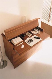 Sekretář s výsuvní pracovní deskou. Model Metha firmy Tisettanta, 1998, CENTO.