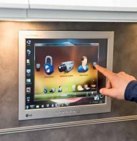 Na první pohled jde hlavně o zvýšení komfortu obyvatel, ale ve skutečnosti jde především o efektivitu hospodaření s energiemi v domě. Téma, které bude stále aktuálnější.