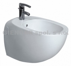 Závěsný bidet s otvorem pro baterii.