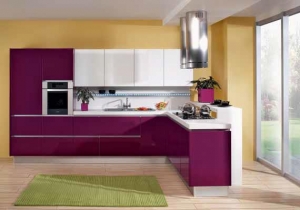 Sestava Libra (GORENJE), dvířka MDF s 1mm vrstvou akrylu, který zaručuje vysoký lesk, dvířka olepená dvoubarevnou ABS hranou imitující 3D provedení, cena za nábytek cca 90 000 Kč, GORENJE.