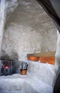 V ledovém hotelu Arctic SnowHotel můžete vyzkoušet i sněhovou saunu, kterou tu sami vymysleli a patentovali.