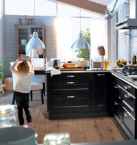 Kuchyň Faktum s dvířky Perfekt Ramsjö, orientační cena nábytku 38 990 Kč, IKEA.