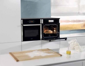 Trouba HomeCHEF od Gorenje s unikátním inteligentním ovládáním peče za vás! Její menu obsahuje řadu přednastavených receptů, funkcí a programů. Stačí jeden zvolit a trouba podle hmotnosti vloženého pokrmu sama automaticky řídí celý proces přípravy. www.gorenje.com.