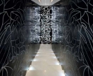 Kolekce Natura, Forest design, černý mramor s broušeným dekorem, nabízí Antolini &amp; Luigi, www.antolini.com.