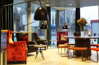 Vybavení hotelu splňuje požadavky na kreativní neotřelý interiér. Nábytek značek Gervasoni, Haldane Martin, Blö Station, Moroso, Hay, Swedese nebo Sancal má švih a náboj.