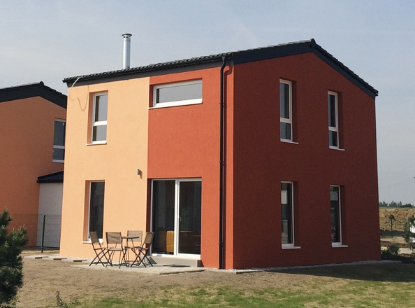 Canaba patří k největším dodavatelům těžkých montovaných domů. Dům Chico kromě moderního vzhledu poskytuje klidné, bezpečné, cenově dostupné a vysoce úsporné bydlení.