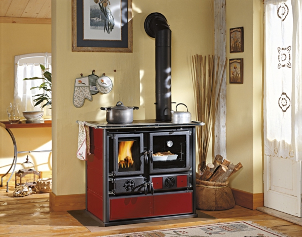 Dvouplášťový kachlový sporák Rosa Maiolica Bordó (La Nordica), litinové topeniště, jmenovitý výkon 6,5 kW, dvojité spalování, www.dufakotle.cz