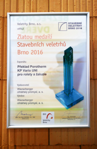 Novinka ze sortimentu stavebního systému společnosti Wienerberger cihlářský průmysl, a. s., keramický překlad Porotherm KP Vario UNI, byl oceněn Zlatou medailí Stavebních veletrhů Brno 2016.