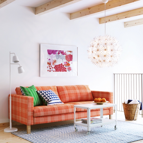 Třímístná pohovka Karlstad, rám masivní dřevo, potah lze sundat a vyprat, 205 x 93 x 80 cm, vyrábí Ikea, www.ikea.cz