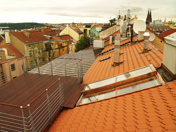 Pohodlný výstup na střešní terasu skrze odsuvné střešní dveře Solara PERSPEKTIV.