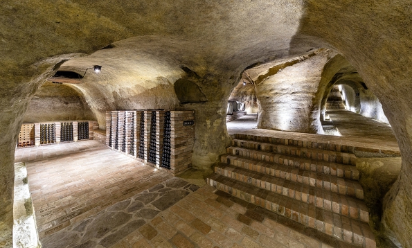 Hlavní cena Brick Award 2016 (1): Hlavní cena Brick Award 2016, Cena společnosti Wienerberger Cihlový dům s pálenou střešní krytinou, Cena za nejhezčí střechu a Cena za nejlepší rekonstrukci byly uděleny Vinnému sklepu v Konicích u Znojma. Autorem je Ing. arch. Tomáš Dvořák, Tomáš Dvořák Architekti, s. r. o.