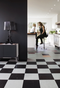 Přírodní linoleum Maroleum Click (Marmoleum), přirozeně antistatické, dvouvrstvá povrchová úprava odolná vůči nečistotám a otěru, přírodní pigmenty zaručují barevnou stálost, www.marmoleum-click.cz