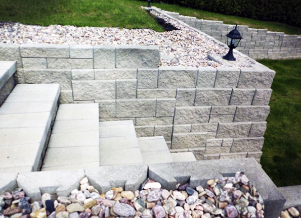 Tvarovky Stavoblock jsou vlastně taky z umělého kamene, betonu (Novabrik)