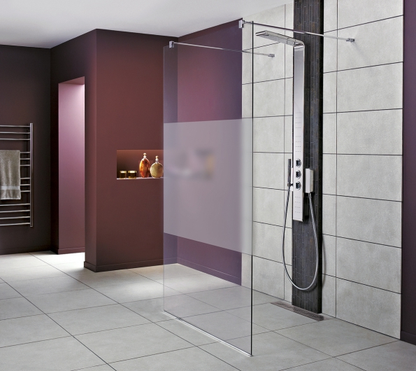 Sprchový kout z řady Synergy Wetroom, sklo s úpravou Ideal Clean, vyrábí Ideal Standard, cena 13 056 Kč (www.idealstandard.cz)