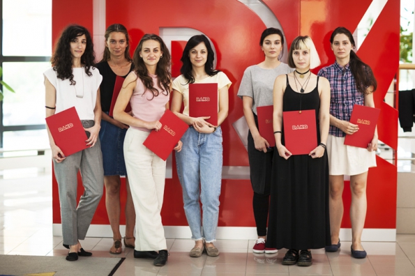 V rámci klauzurní práce měli studenti UMPRUM vytvořit design keramických obkladů RAKO.