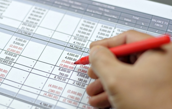 Profese rozpočtáře je důležitá i u malých staveb, kde často investoři ve snaze ušetřit zaplatí nepoctivým firmám zbytečně i statisíce.