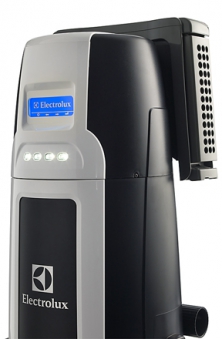 Předurčen k používání v pasivních domech je centrální vysavač ELUX 930 s LCD displejem a HEPA filtrem v základním vybavení. Jen tento model má vysoký sací výkon 700 airwattů při minimální spotřebě.