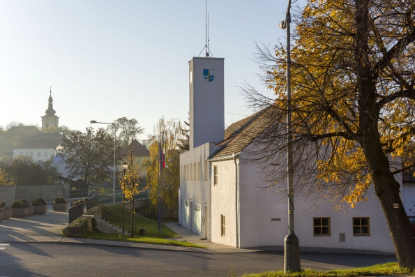 Česká cena za architekturu 2016: Tři věže – zateplení obecních budov s urbanistickým přesahem v Líbeznicích (Atelier M1 architekti, 2014)