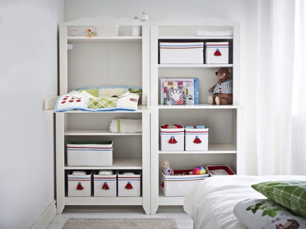 Přebalovací stůl/skříňka Hensvik (Ikea) můžete proměnit v policový díl, až ho přestanete potřebovat. Rozměry 76 x 161 x 75 cm, www.ikea.cz