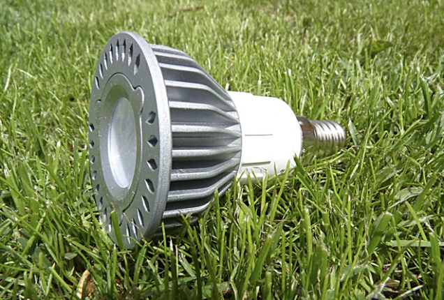Stmívatelná 5W LED bodovka se závitovou paticí E14. Kvalitní hliníkové tělo zajišťuje dobré chlazení LED čipů (All4led.cz)
