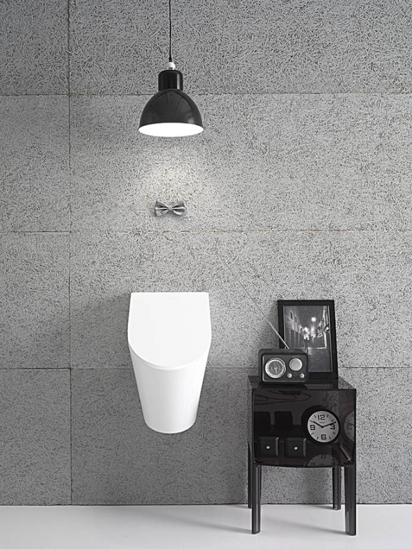 Série umyvadel, urinálů, WC mís a bidetů nazvaná Forty 3 je určena pro malé koupelny. Jeji rozměry (délka bidetu a WC mísy 43 a 52 cm) patří k nejmenším na trhu, ale designér přitom nerezignoval na pohodlí. Keramiku si můžete vybrat v bohaté škále barev, v lesklé či matné glazuře. Skrytý systém upevnění na stěnu nenaruší design koupelny. Vyrábí Globo, www.ceramicaglobo.com
