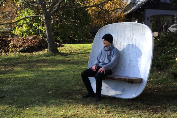 Czech Grand Design 2016: Objevem roku se stal student pražské UMPRUM Eduard Herrmann. Akademie ocenila jeho diplomovou práci, projekt betonové parkové lavičky Satellite a rovněž svítidla Ignis.