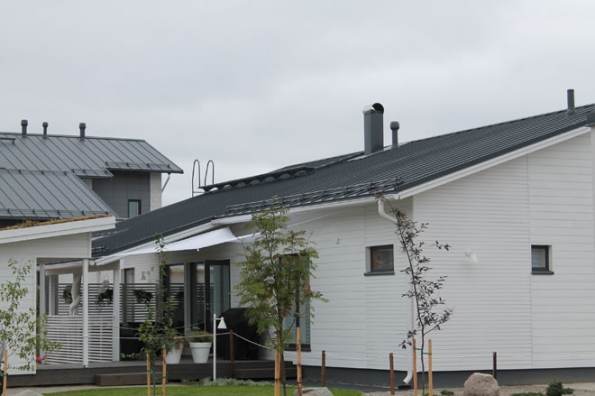 Stavíte dům, nebo přišel čas provést výměnu stávajících střešních krytin a vy s nadšením sledujete, že nabídka je obrovská a leckteří prodejci lákají na extrémně nízké ceny. Dle zkušeností bohužel není skutečnost tak růžová, jak ji vykreslují firmy na svých plakátech. (RUUKKI)