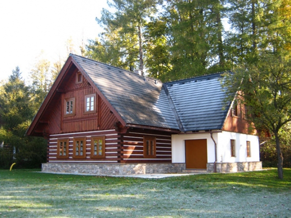 Česko zažívá renesanci roubených staveb (ROUBENKY ROUBAL)