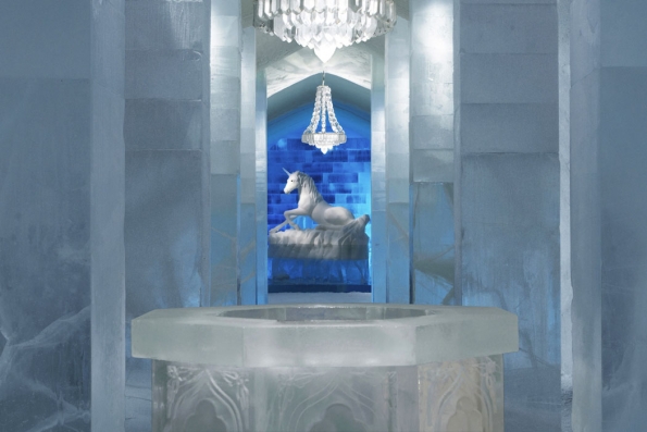 Icehotel 365 se tak stal zajímavým příkladem trvale udržitelného projektu v severských zemích, při jehož realizaci a provozu se plně využívají obnovitelné zdroje energie. (www.dzd.cz)
